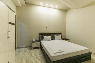 Отель Hotel Ritzar Ереван Люкс с гидромассажной ванной-1