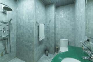 Отель Hotel Ritzar Ереван Люкс с гидромассажной ванной-2
