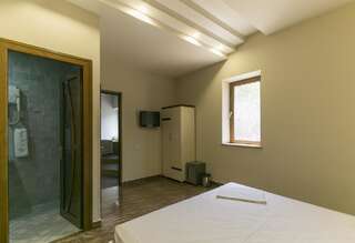 Отель Hotel Ritzar Ереван Люкс с гидромассажной ванной-3